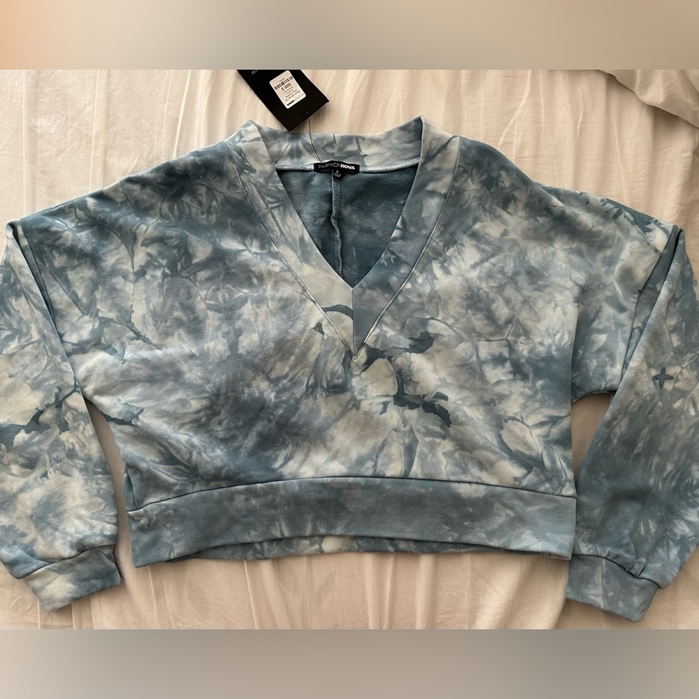 Fashion Nova cropped tie die sweater size S
